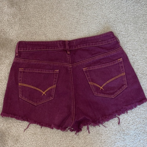 🤍3/$15 Bullhead High Waisted Maroon Ripped Shorts - Picture 5 of 7